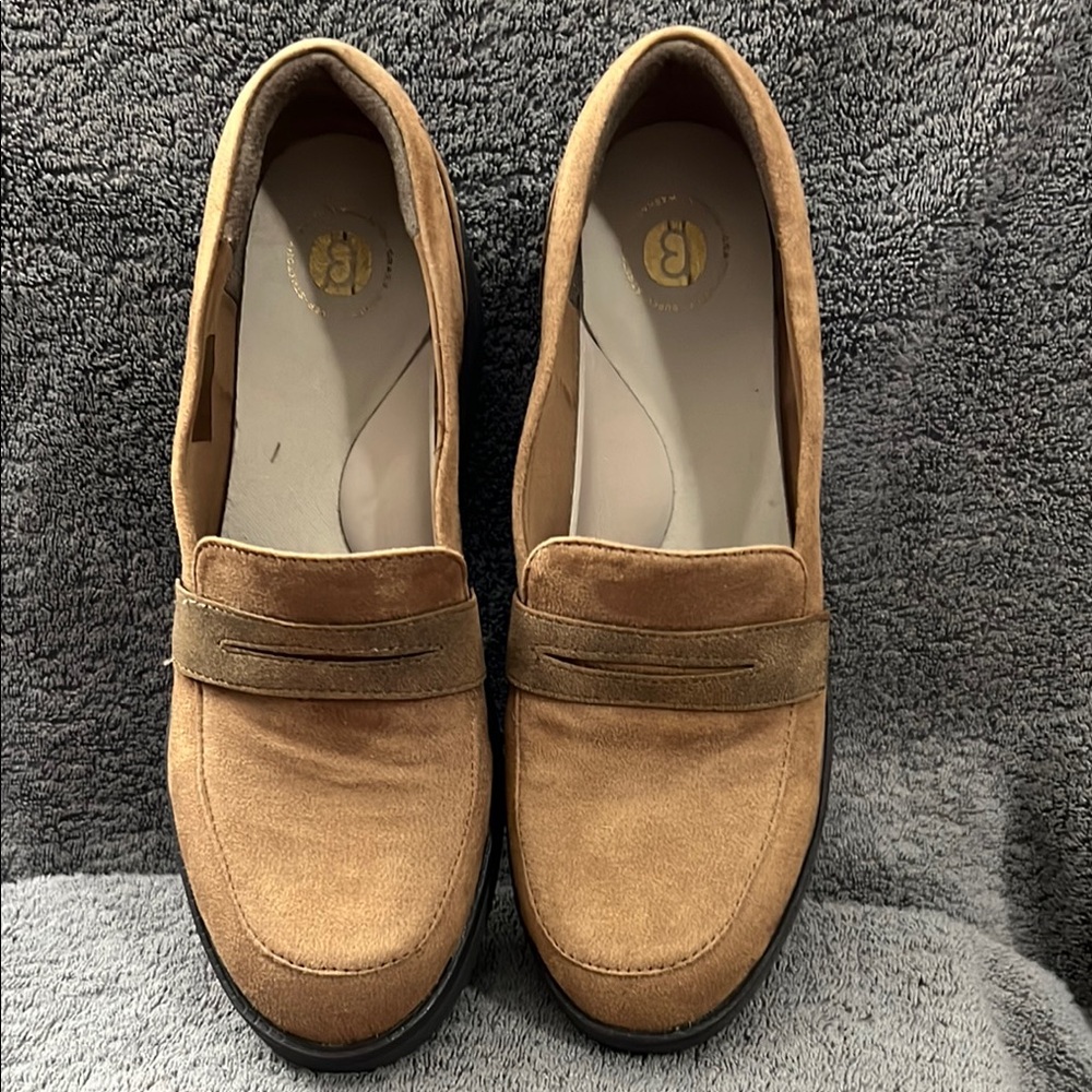 BZEES Tan Loafers